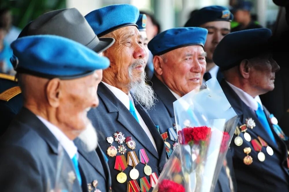 Ветераны Великой Отечественной войны Казахстана. День Победы ветераны. 9 Мая день Победы Казахстан. Ветераны на параде Победы. 9 мая в казахстане