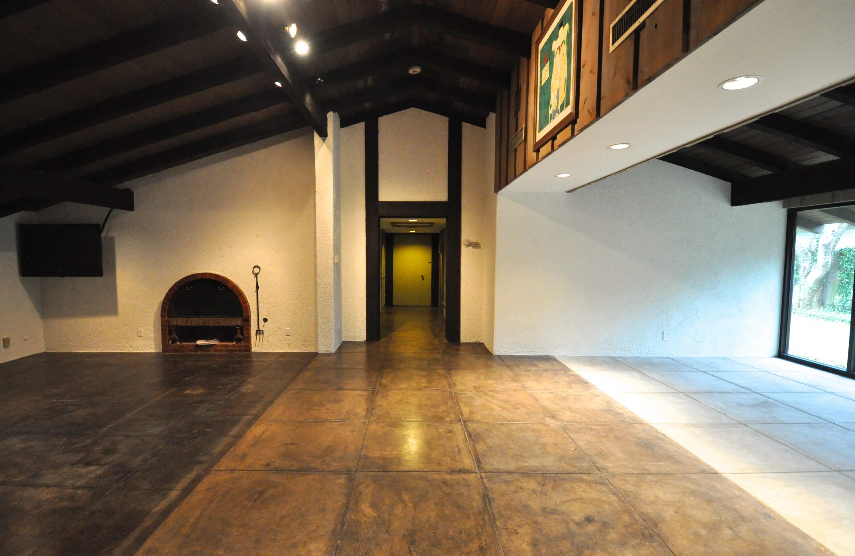 Floors are life. Бетонные полированные полы в частном доме. Полированный бетон на улице. Шлифованный бетон на улице. Италия полированный бетон 15 век.