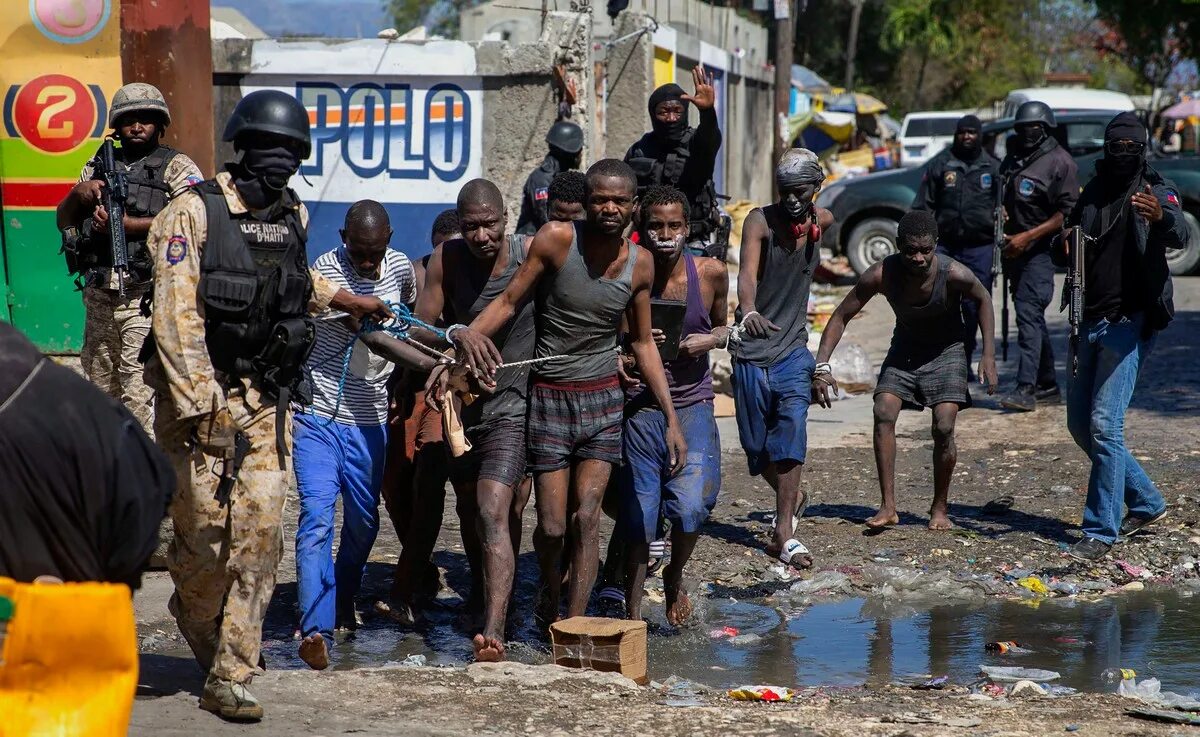 Гаити фавелы. Гаити Тонтон Макуты.