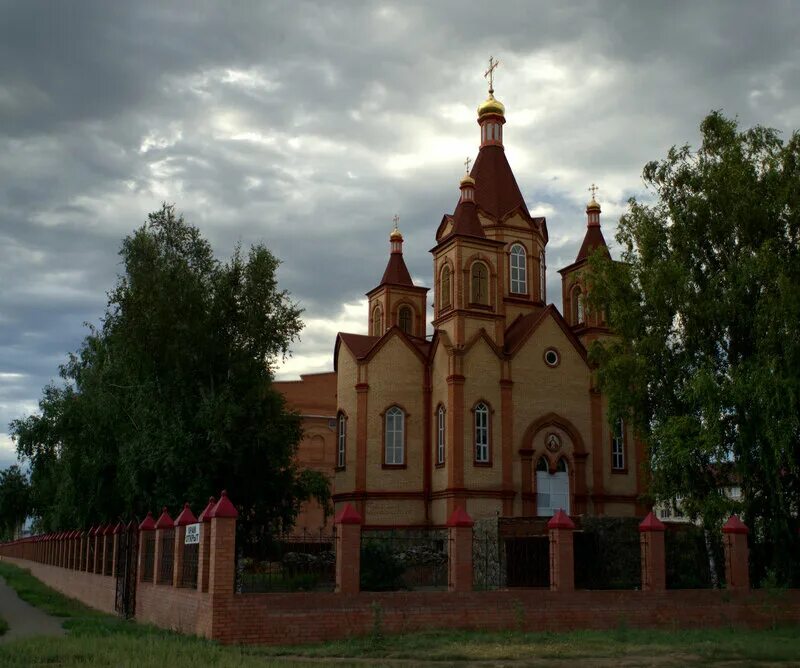 Город Бузулук храмы. Бузулук Центральный храм. Бузулукский Церковь Татианы. Храм Святой Татьяны Оренбург. Бузулук челябинск