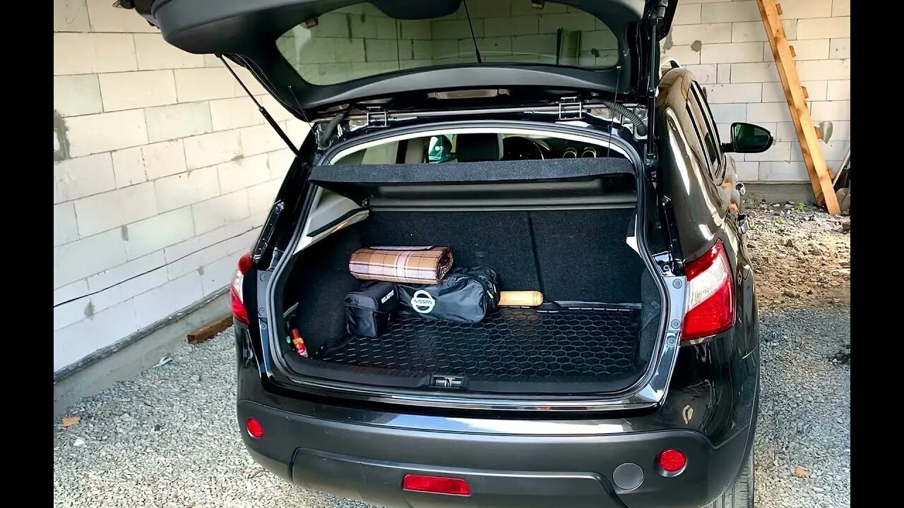 Петли электрическая багажника nissan qashqai. Резинка под упор капота кашкай j10 артикул. Амортизаторы капота. Кашкай j10 упоры капота. Упоры багажника кашкай.