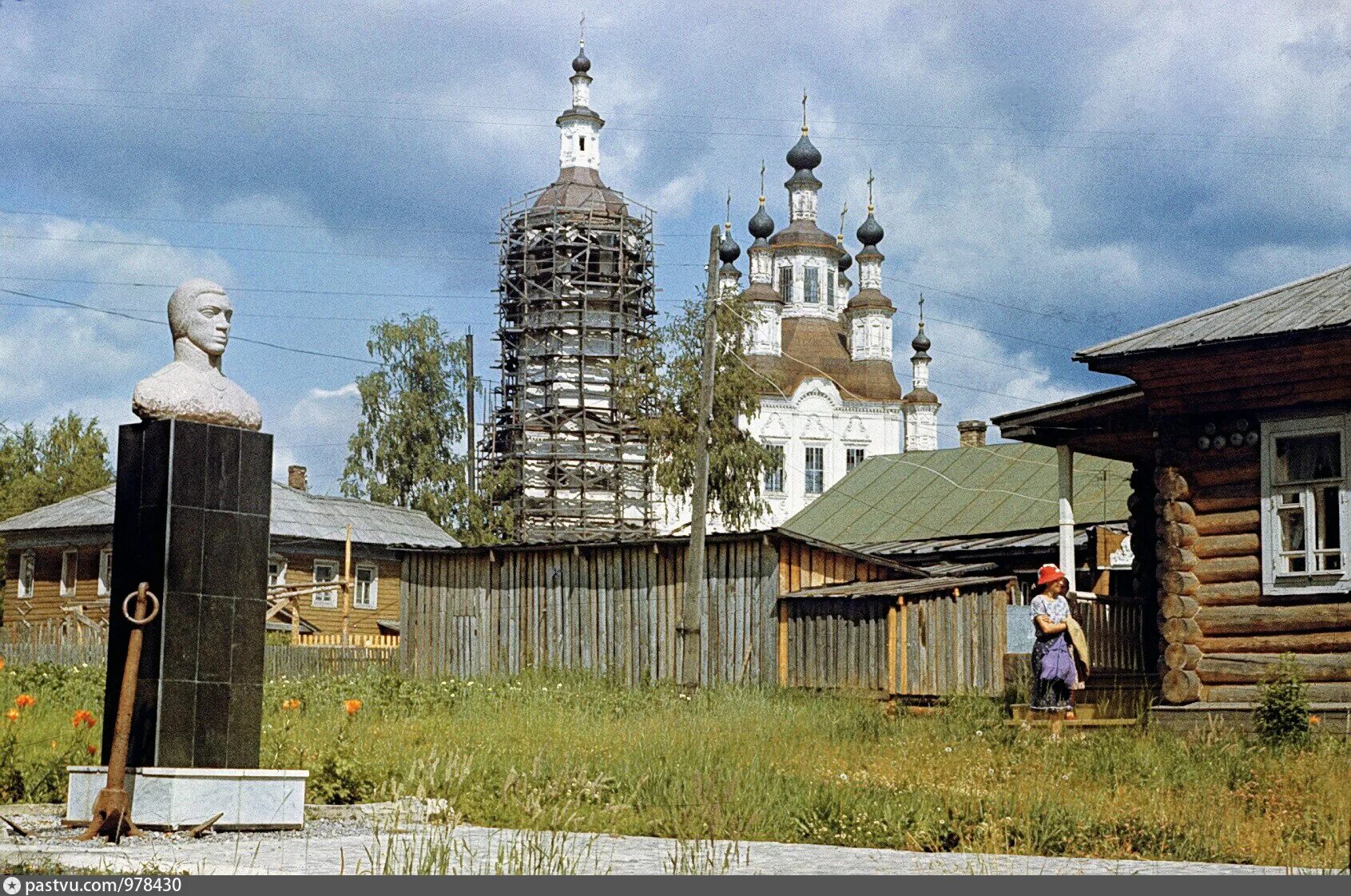 Песня в этом храме старинным. Троицкая Церковь Тотьма. Дом музей Кускова в Тотьме. Входоиерусалимская Церковь Тотьма. Тотьма церкви.