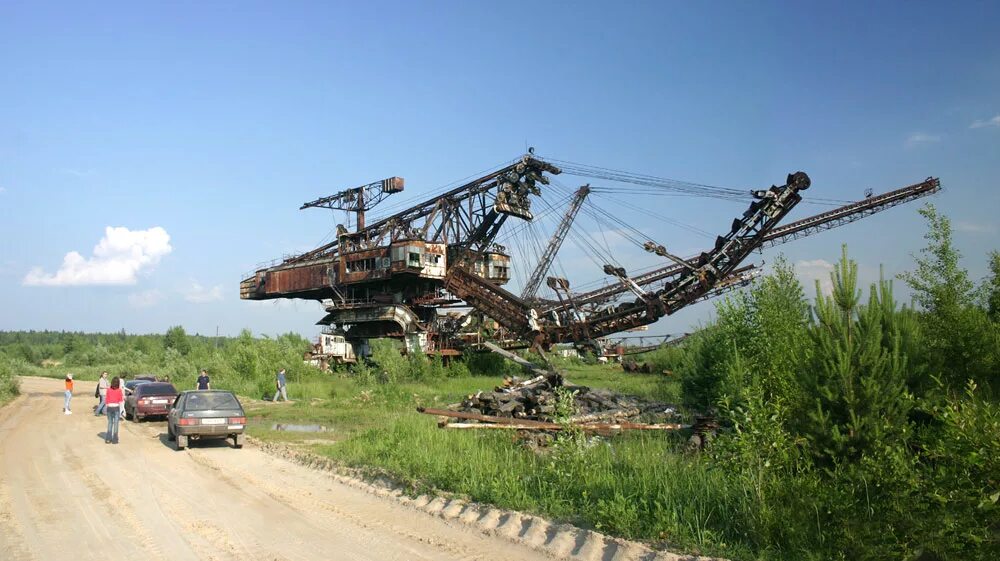 воскресенск экскаватор абзетцер. бочка из под химикатов. ржавый рудник. ржавый рудник. лопатинский фосфоритный рудник экскаваторы.