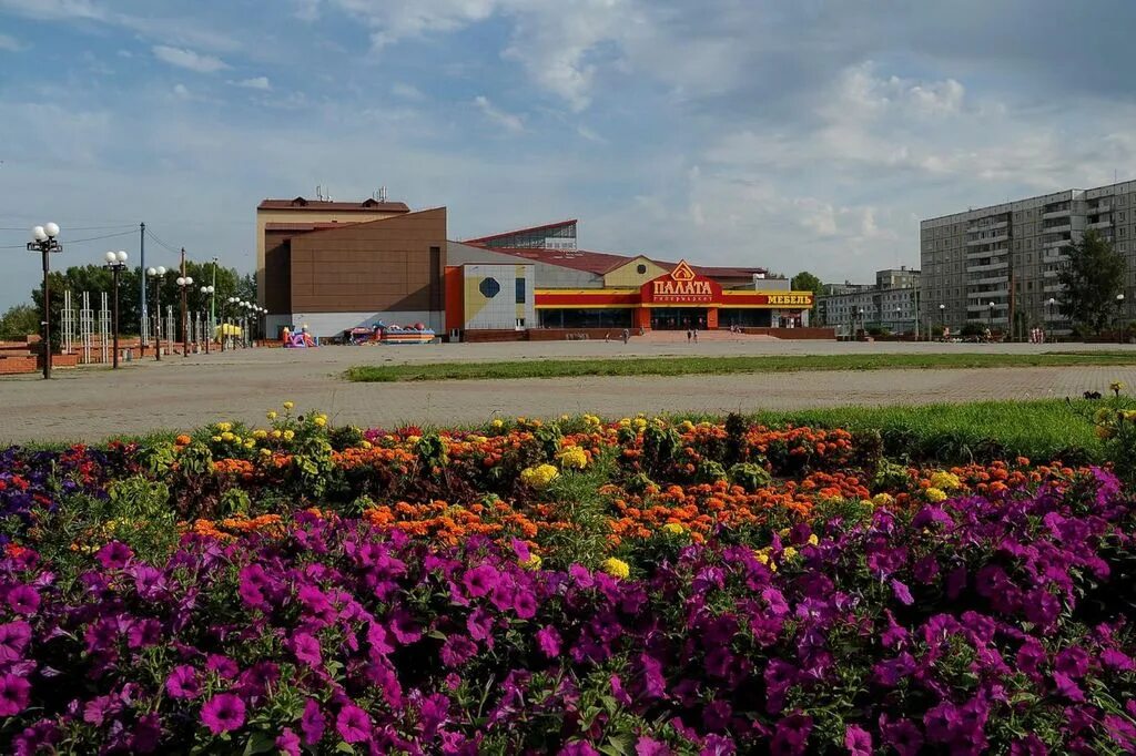 Площадь города заринск алтайский край. Г заринск алтайский край 90 годы. Город заринск алтайский край. Алтай заринск. Площадь металлургов заринск.