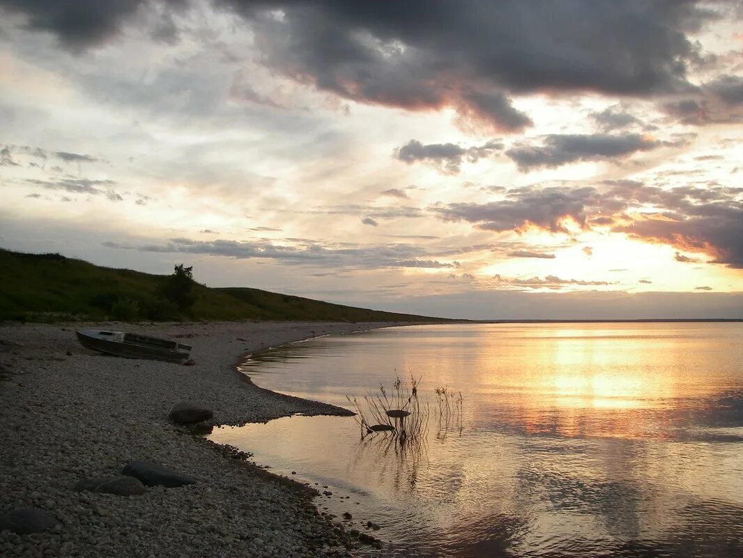 Пейзаж с водой. Озеро ильмень в великом новгороде. Какой город над озером ильмень. Коростынь новгородская область. Козынево ильмень.