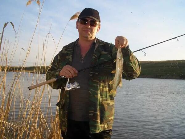 фишстрит. сальск фишинг. рыбак с уловом. рыбалка в сальске места. ловля река кочеты.