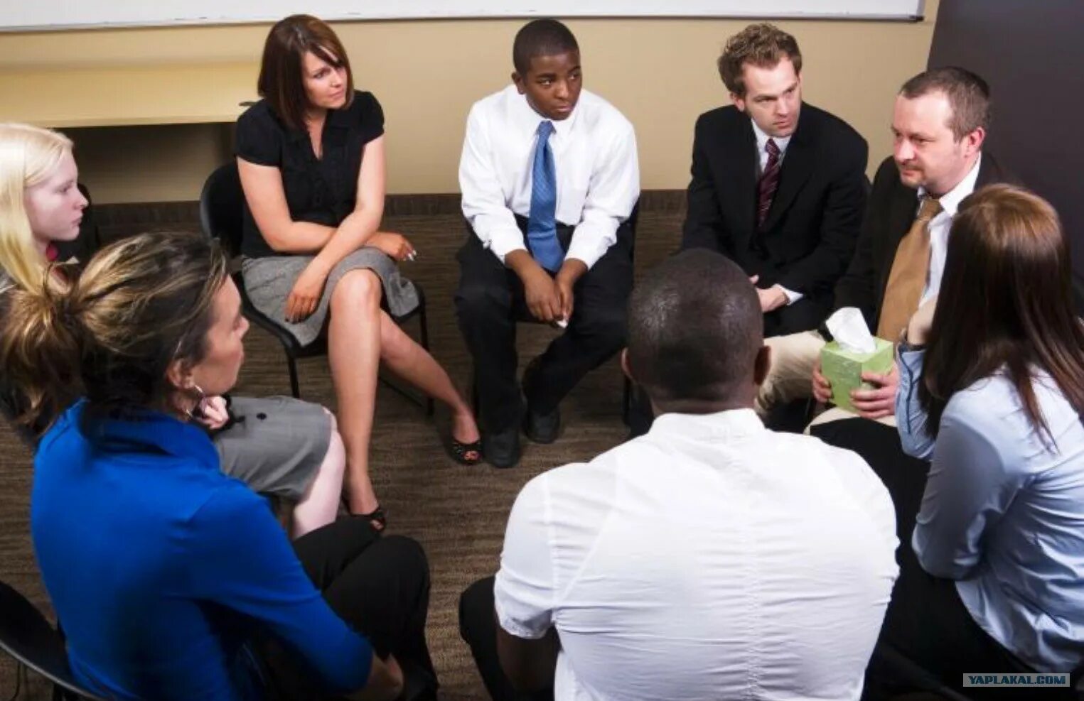 Общество анонимных алкоголиков. Собрание анонимных наркозависимых. Клуб анонимных алкоголиков. Кружок анонимных алкоголиков. Фото анонимных алкоголиков.