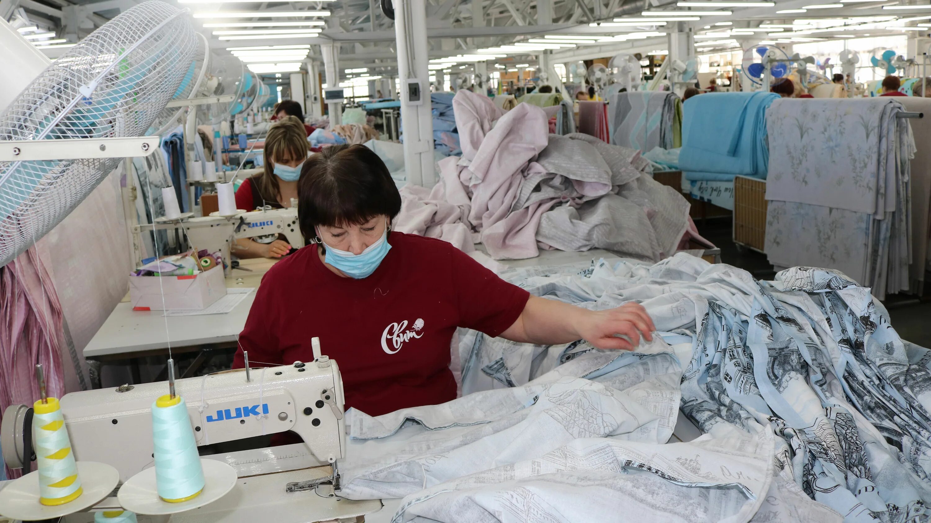 новоалтайск производство. завод по переработке меда на алтае. алтайвагон новоалтайск. черкизово завод по экструдированию сои. алтайхлеб логотип.