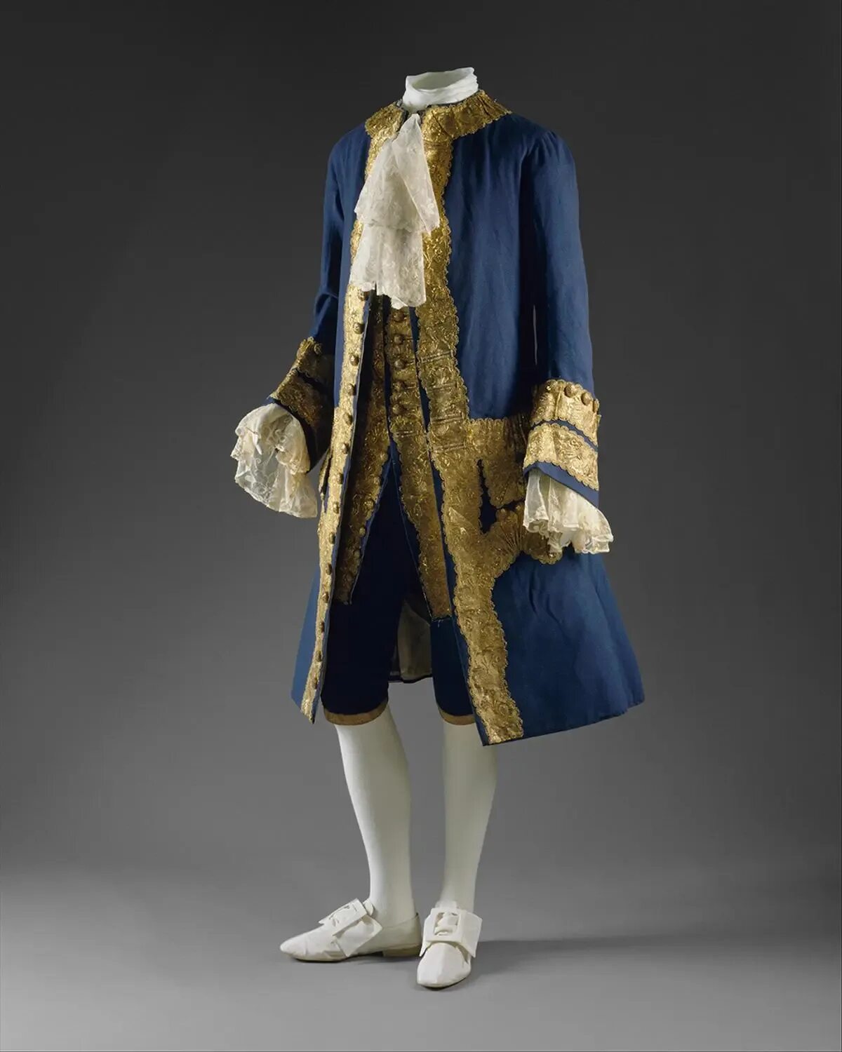 Купить английскую одежду. Мужской камзол 17 век Франция. Камзол 18 века Франция. Костюм короля 19 век. Мода рококо 18 век мужская.