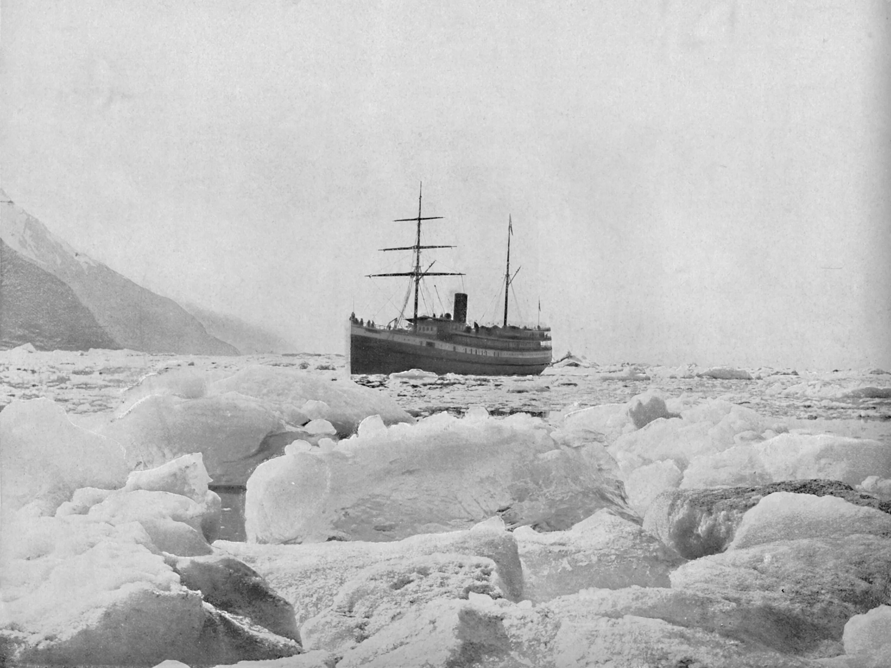Пароход Аляска. Глейшер старинные фото. Айсберг старинное фото. Старое фото зимней Аляски.