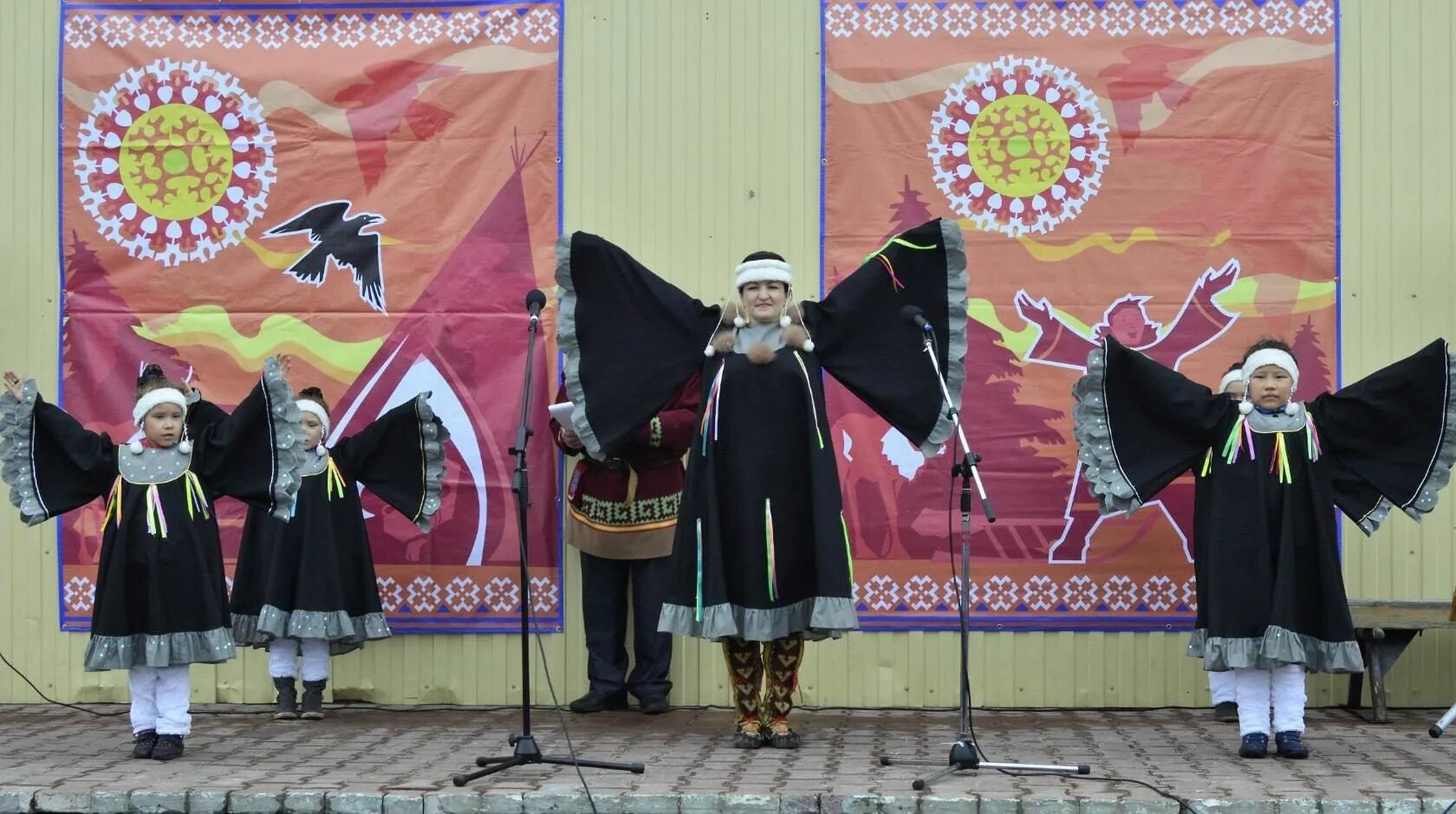 Вороний день праздник хантов. Ханты и манси Вороний праздник. Праздники Ханты и манси Вороний день. Вурна Хатл Вороний день. День вороны в ХМАО.