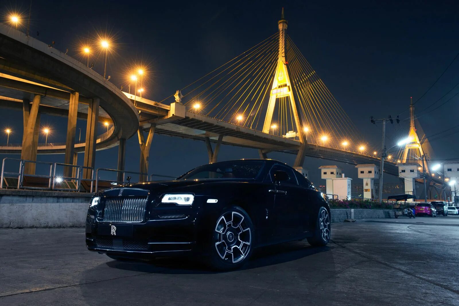 Мерседес Роллс Ройс. Rolls Royce Wraith Black. Rolls Royce 222. Роллс Ройс Фантом ночью. Найками роллс