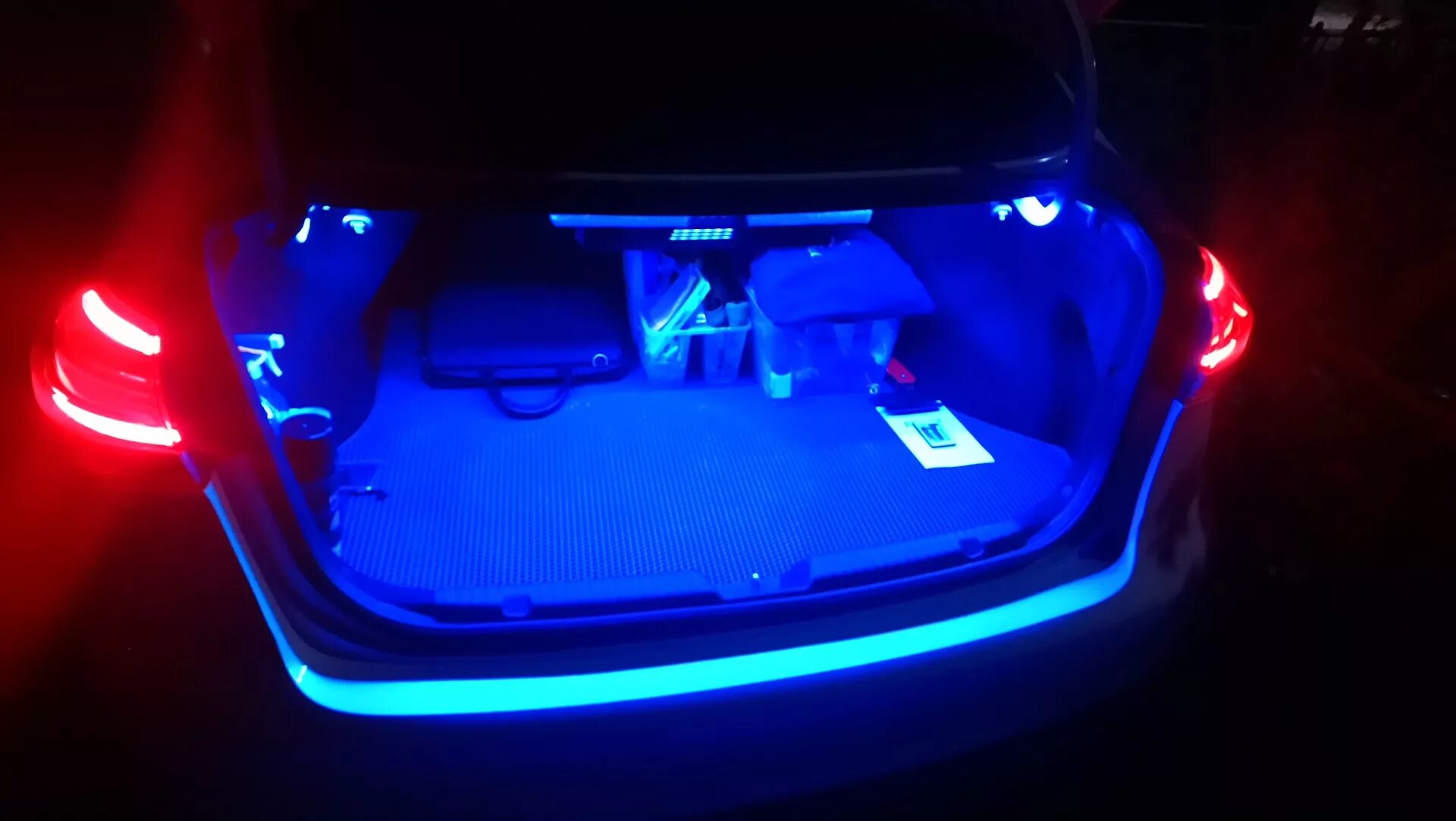 Купить подсветку багажника. Подсветка багажника ВАЗ 2111. Подсветка багажника Mazda 6 gg. Подсветка багажника Киа Рио 4. РГБ подсветка Киа Церато 2.