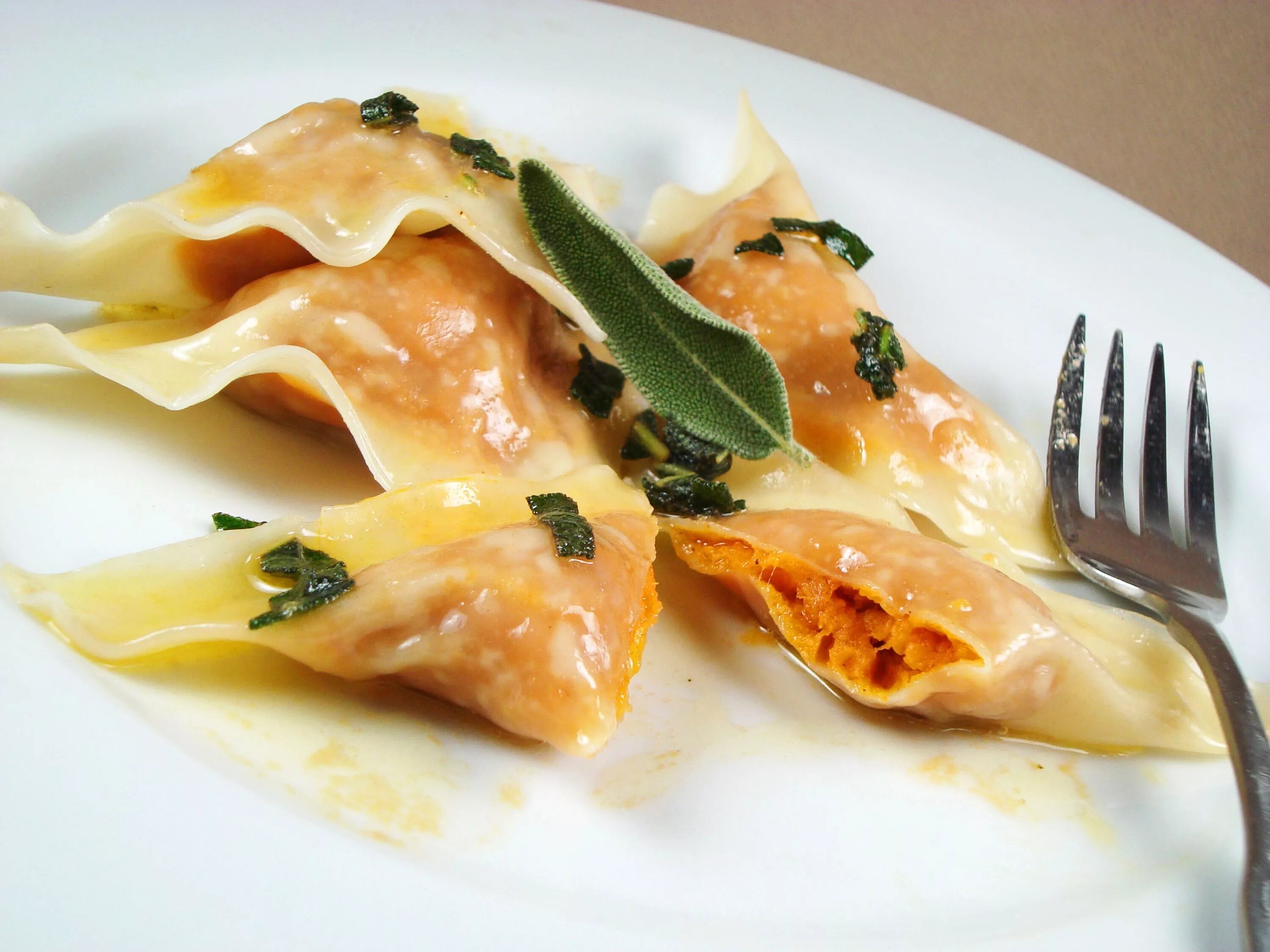 Равиоли паста. Равиоли. Равиоли равиоли. Равиоли (ravioli). Сардиния равиоли.