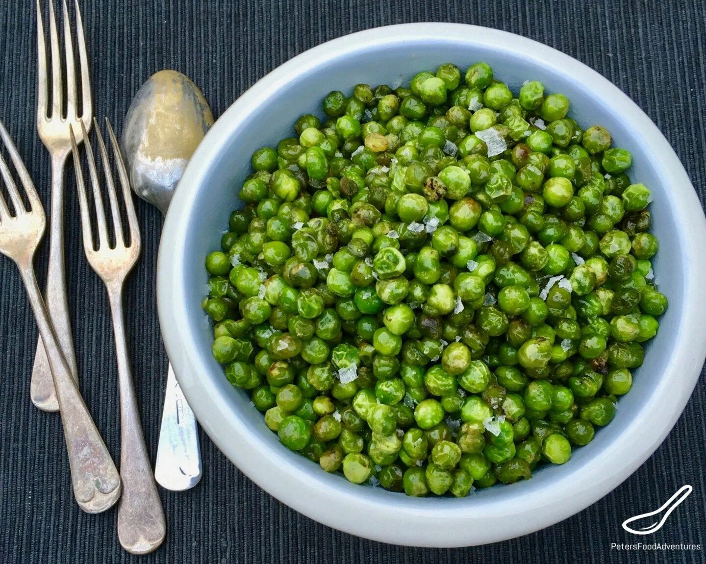 Горошек зеленый свежий рецепт. Green Peas горошек. Английский зеленый горошек Green Peas. Жареный горох зеленый. Блюда с зеленым горошком.