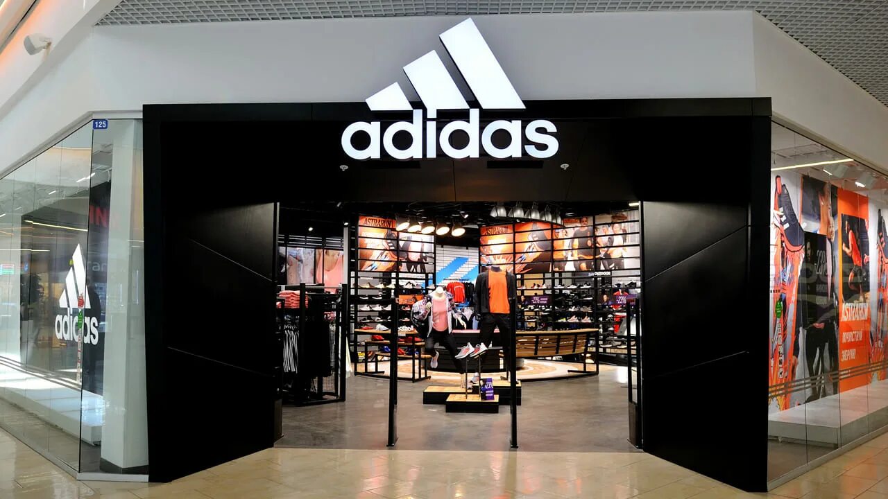 Adidas магазин. Магазин фирмы адидас. Магазин адидас здание. Adidas фото магазинов.