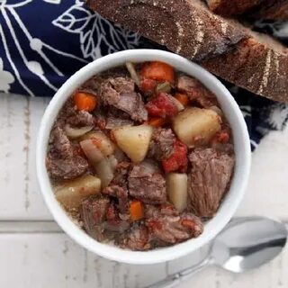 Картошка с говядиной в горшочках