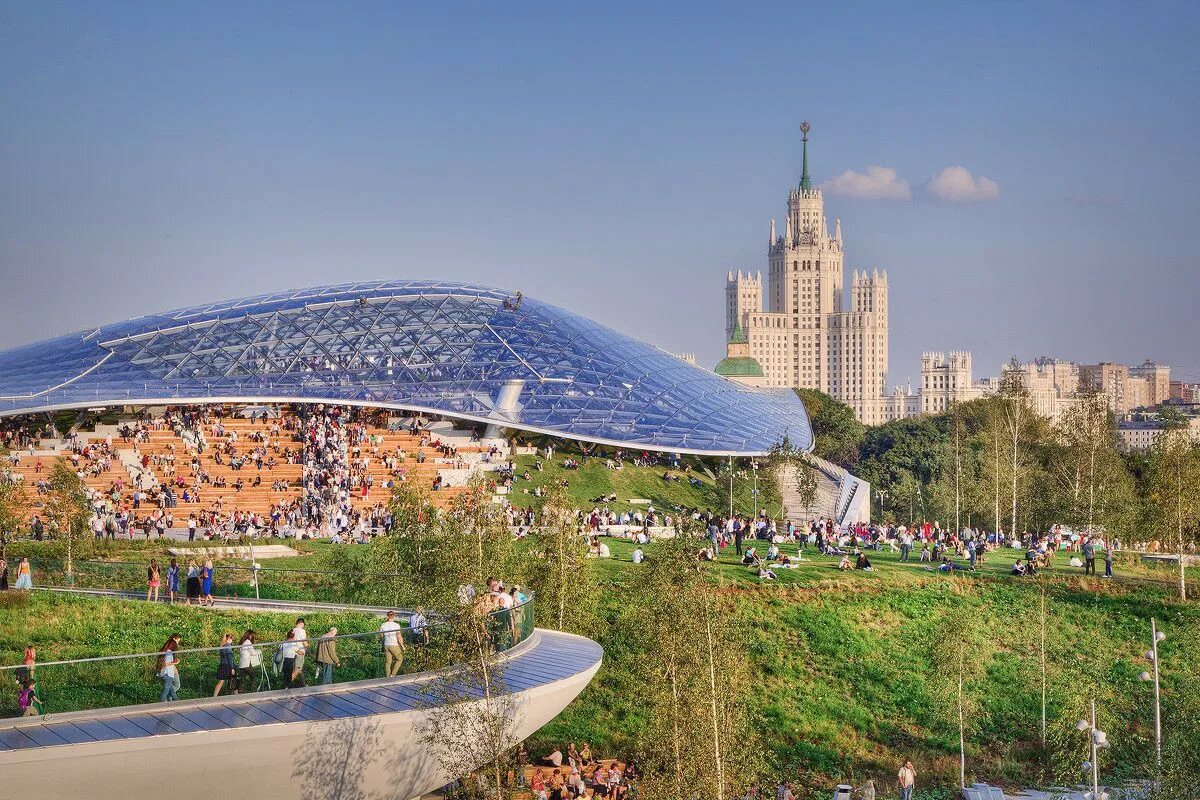 Что посетить в москве летом 2025. Парк зарядье в москве. ландшафтный парк зарядье. зарядка парк москва. парк загорье москва.
