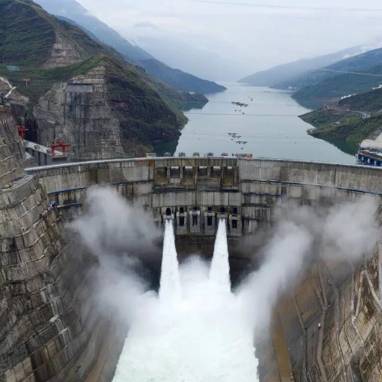Плотина в китае. Три ущелья ГЭС Янцзы. Китайская ГЭС "Санься". Гидроузел три ущелья Китай. Плотина Санься.