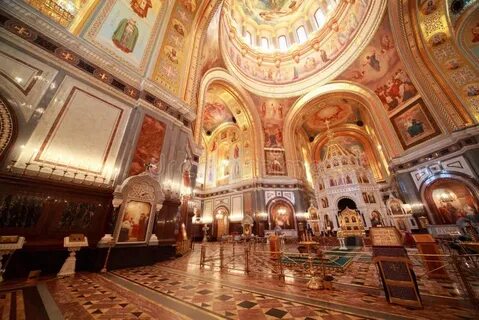 Внутри крупным