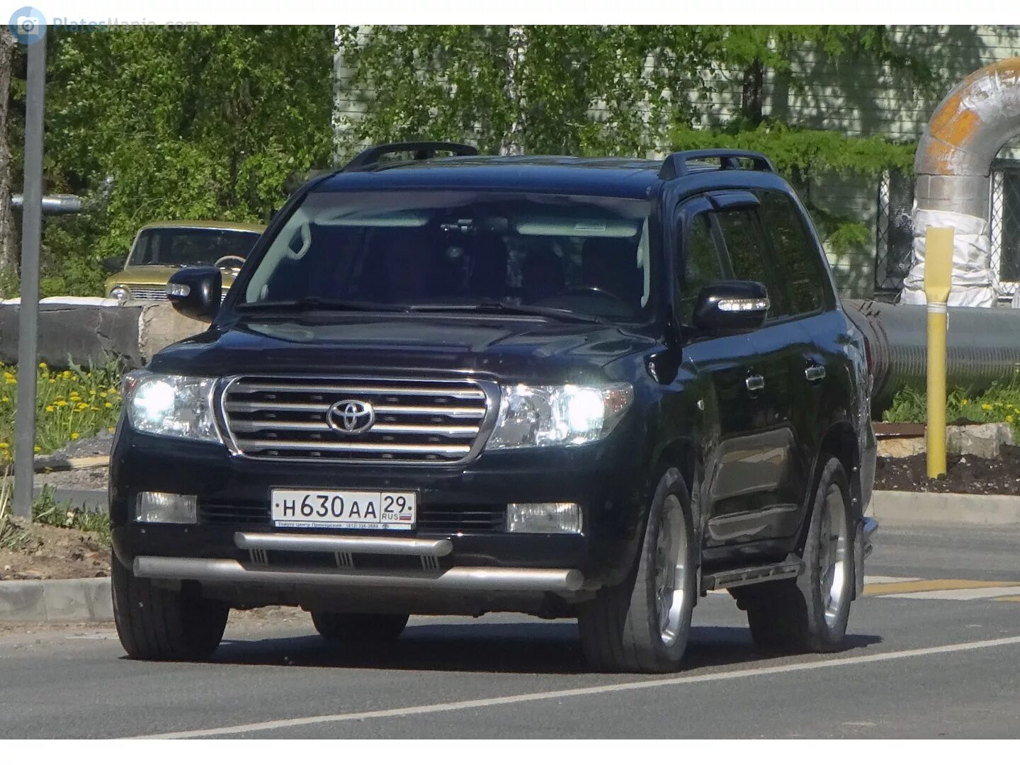 Тойота с номерами. Toyota land cruiser 200 белая номер 555 47 регион. А777аа196. Ниссан 29-20 номер. Тойота sequoia номер а888…73.