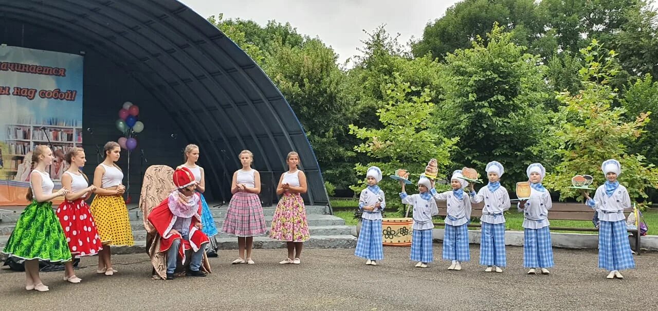 Проходил фестиваль конкурс. Парк в станице Северской. «Возрождение села» Северский район. Станица Северская население. Школа Михайловская Северский район.