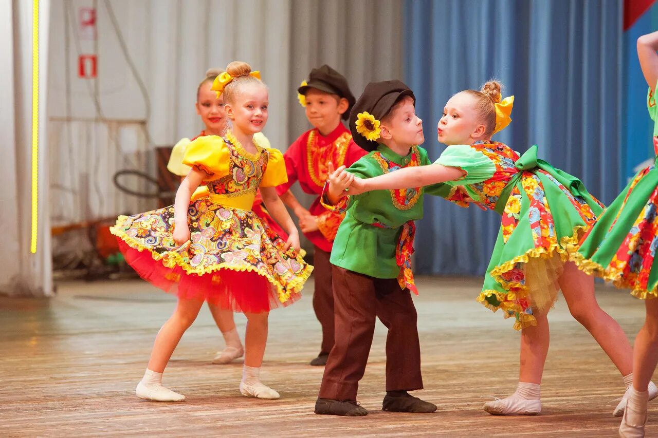 Где малыши танцуют. Детские танцы. Костюмы для детских танцевальных коллективов. Танцы для дошкольников. Костюмы для танцев в детском саду.