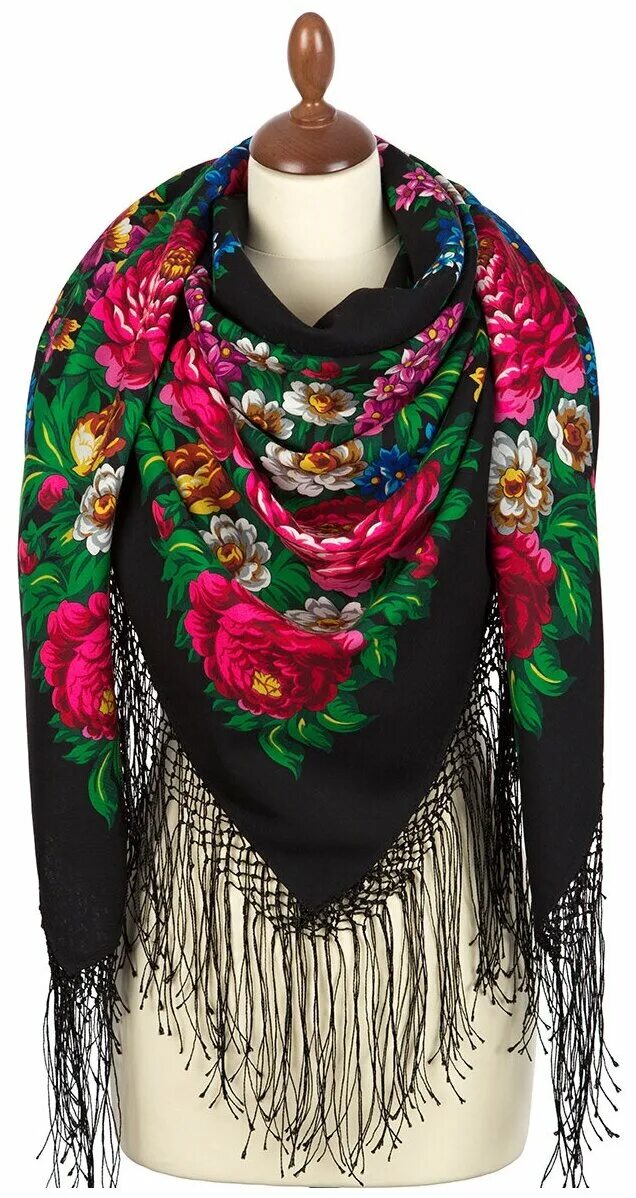 Павлопосадский платок ежевика. Павло посадские платки. Платок с цветами. Павловопосадская шаль день победы. Шаль натали павловопосадская.