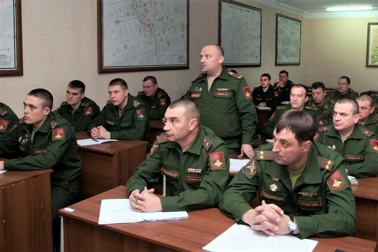 Переподготовка увольняемых в запас. Занятия с офицерами. Штаб воинской части. Военный коллектив. Воинский коллектив.