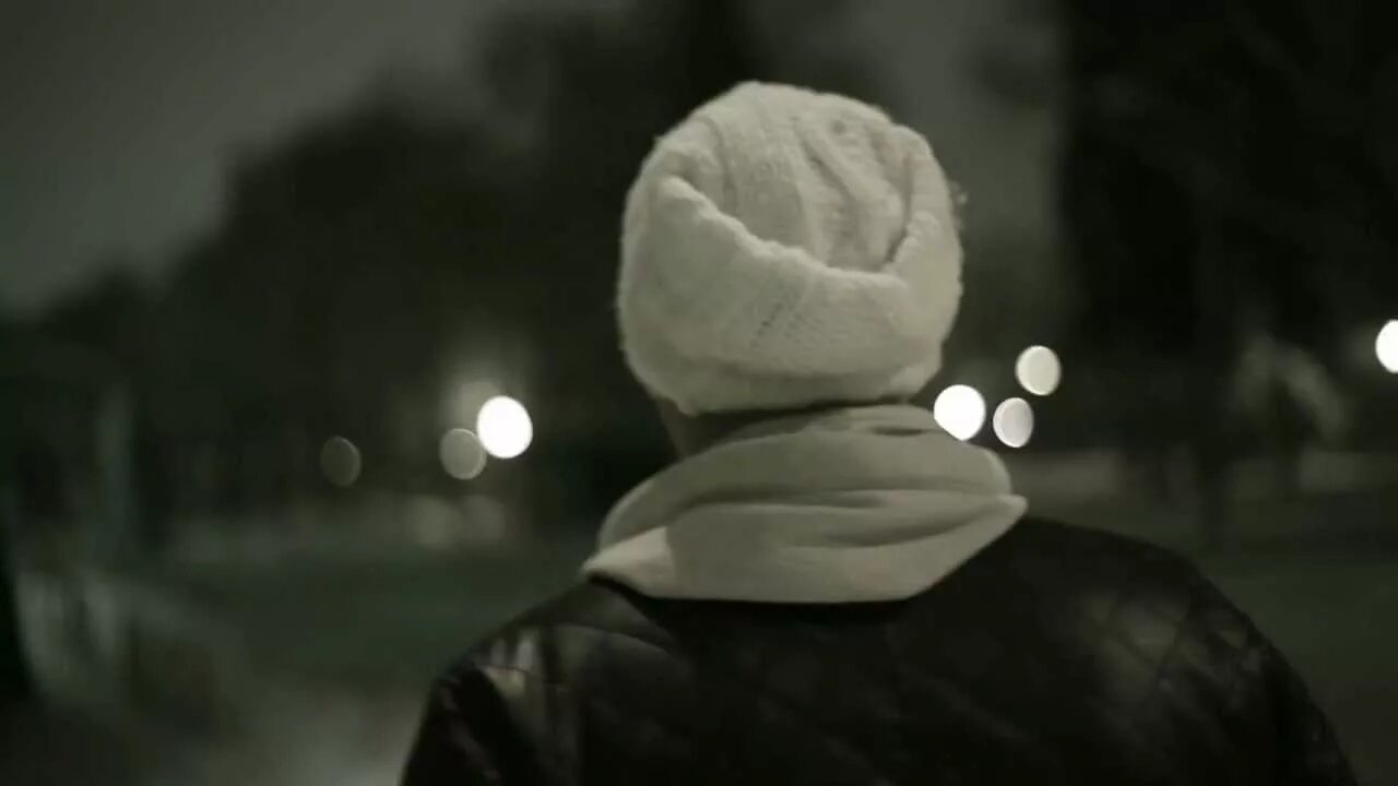 Панайотов снегом белым. Актёр из клипа группы снега на песню соль.