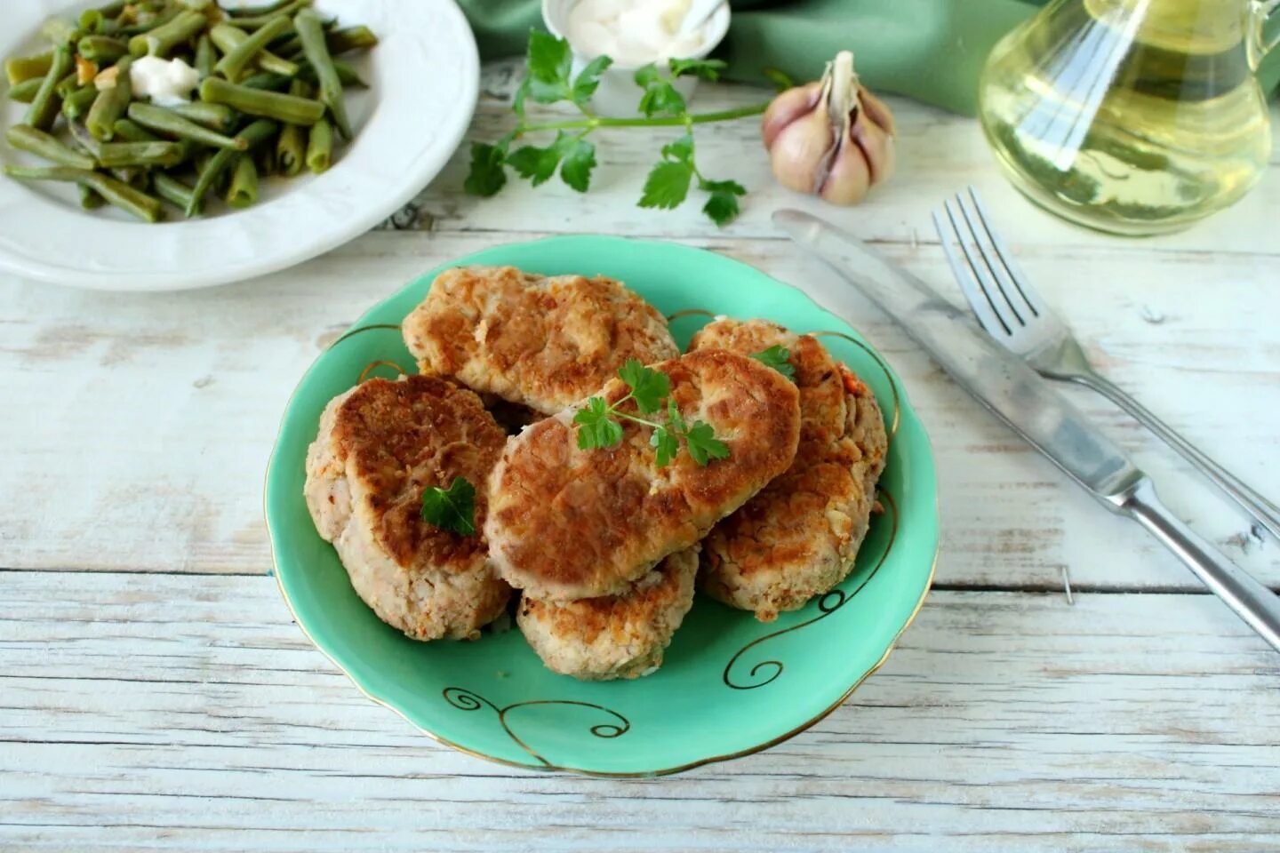 Биточки рыбные. Котлеты из хвои. Котлеты из хвои. Хвойные котлеты. Еловые котлеты.