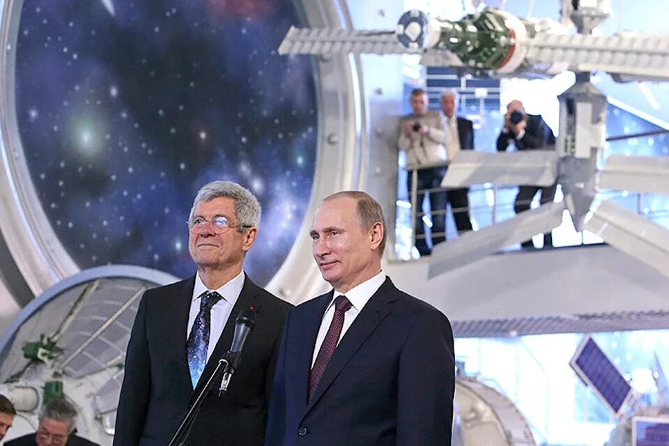 Президентская связь. Комитет по исследованию космического пространства КОСПАР. Рогозин в музее космонавтики.