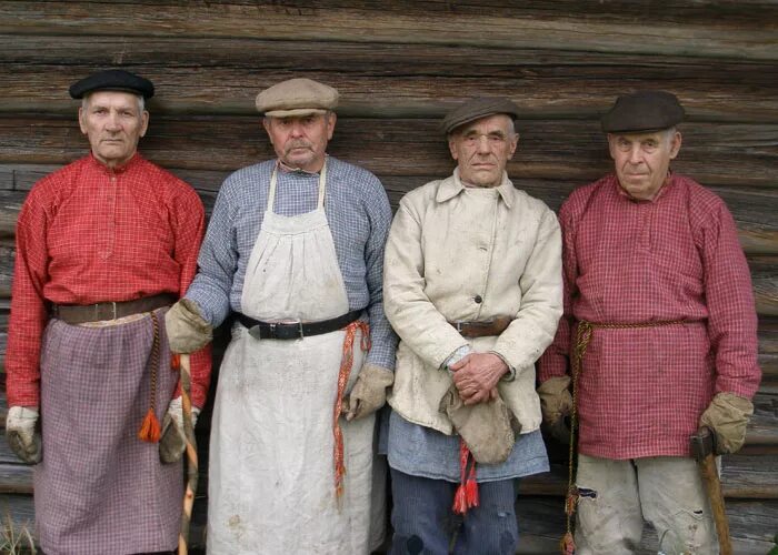 В каком году жители. Деревенская одежда мужская. Старики в деревне. Одежда Стариков в деревне. Одежда сельских жителей.
