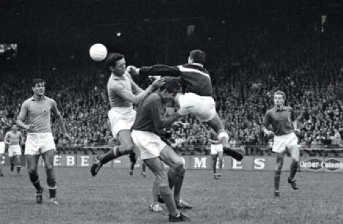 Сборная ссср кубок европы 1960. Лев яшин 1960 чемпионат. Лев яшин чемпионат европы 1960. Лев яшин чемпионат европы 1960. Чемпионат европы по футболу 1960.