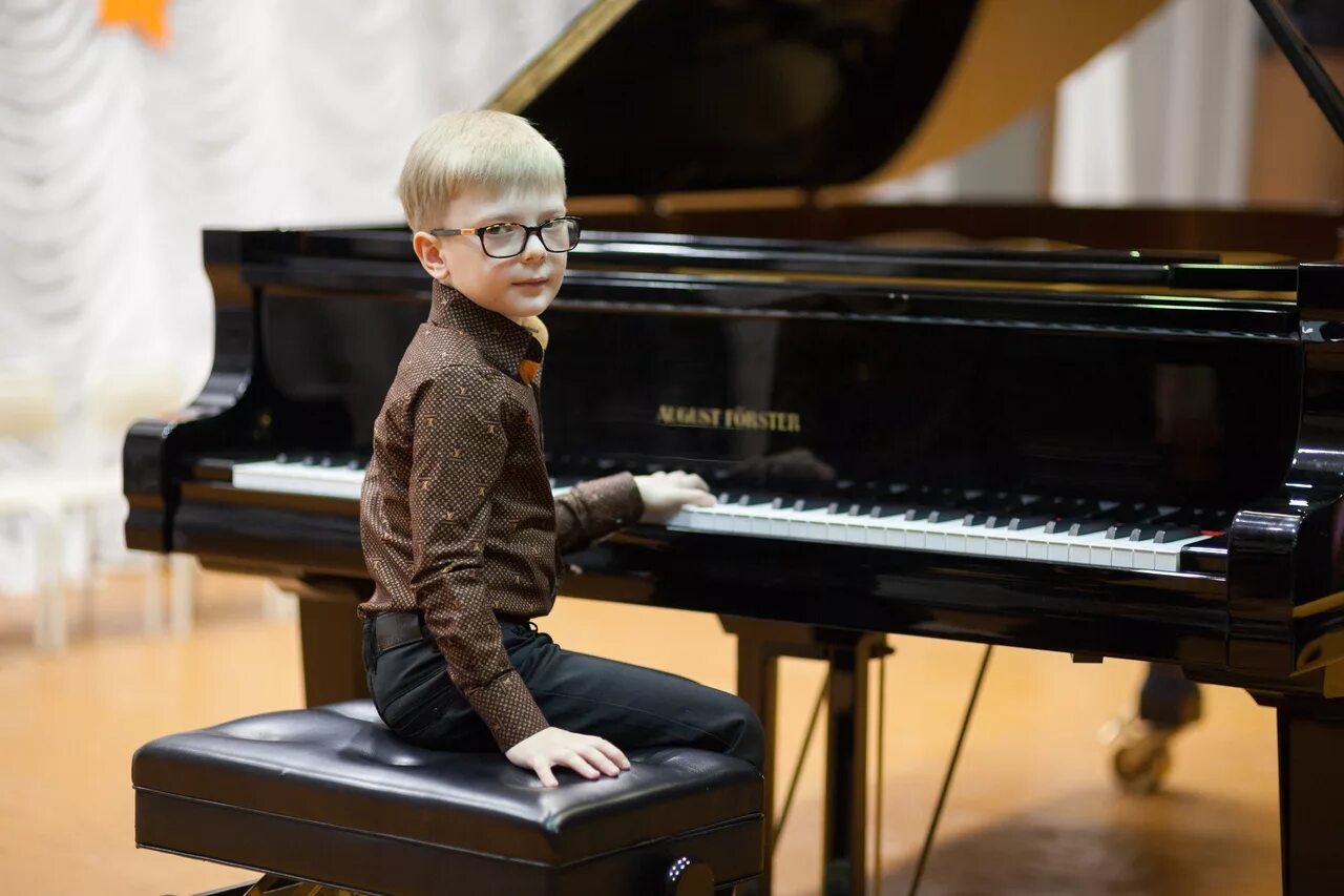 Scandal японская группа. Youngest musical. Чикенкор группа. Елисей мысин синяя птица. Youngest musical.