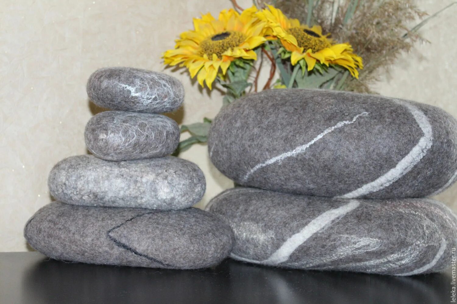 Felt stone. Войлочная галька. Войлочная подушка. Камни из Войлока. Войлочные камни в интерьере.