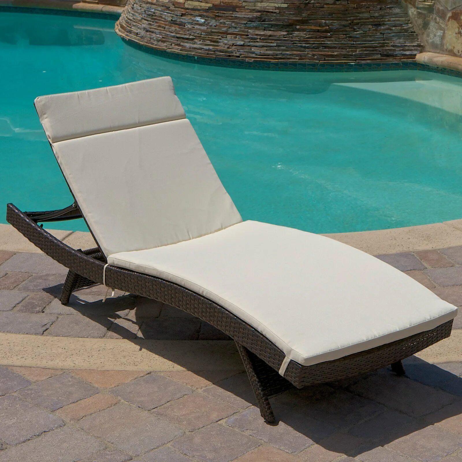 Лежаки картинки. Шезлонг topmax oliver. Шезлонг lounge armchair. Шезлонг складной chaise lounge. Rattan sedia шезлонг.