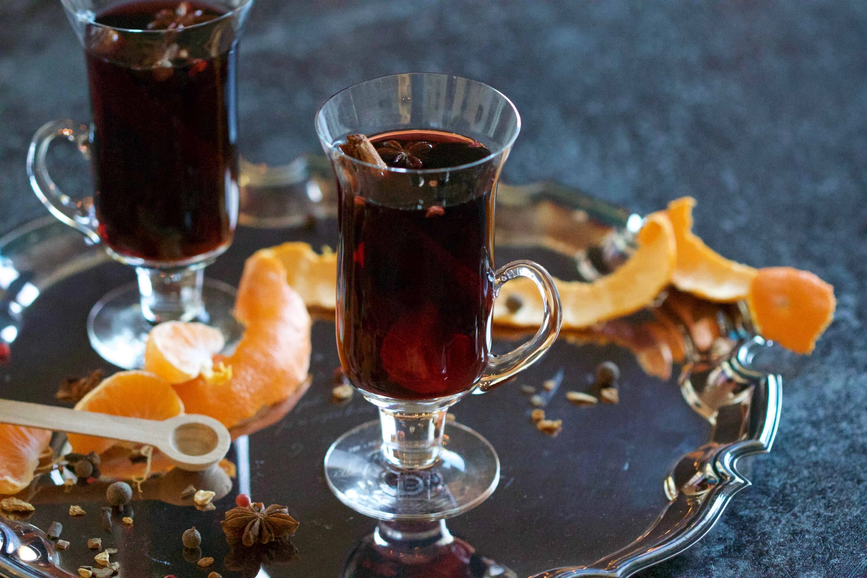 С чем пьют глинтвейн. Глинтвейн сбитень. глинтвейн mulled wine gluhwein. глинтвейн мокко. безалкогольный глинтвейн шоколадница.
