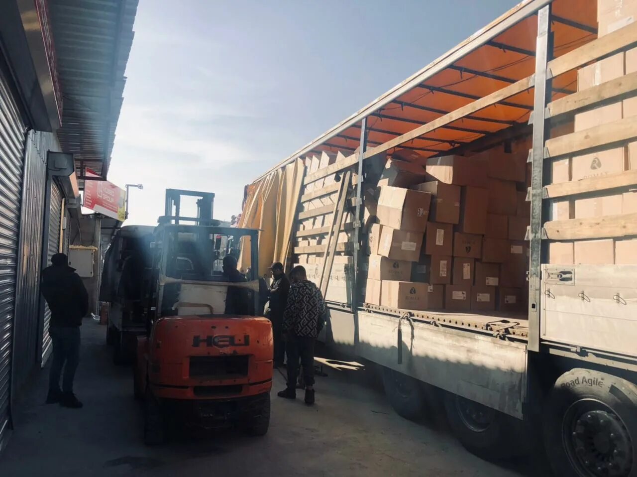 Машина для перевозки овощей. The safest transport. Trio logistic контейнер. Перевозка товаров. Не привозили груз.