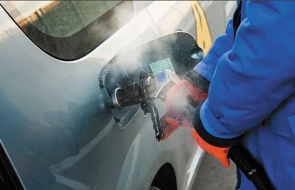 Автомобили на природном газе. Чем плоха машина на газу. Автомобиль газ. Газобаллонное оборудование. Газовая азс.
