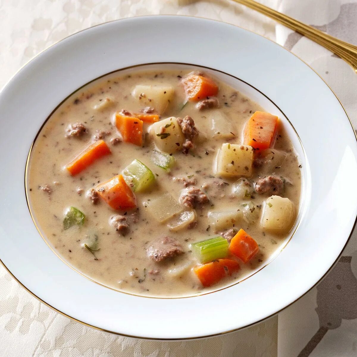 Рецепт супа без мяса. Говядина для супа. Суп из говядины. Картофельный суп с говядиной. Суп на мясном бульоне.