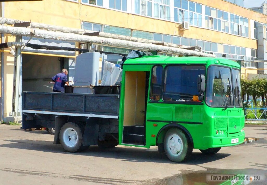 Грузовичков автобус. ПАЗ 3205 грузовик. ПАЗ 3205 грузовой внутризаводской. Шасси ПАЗ-3205–040. ПАЗ 3205 внутризаводской.