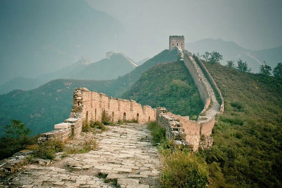 Сколько лет великий стене. Великая китайская стена Династия Цинь. Великая китайская стена сторожевые башни. Великая китайская стена Хубэй. Мутяньюй Великая китайская стена.