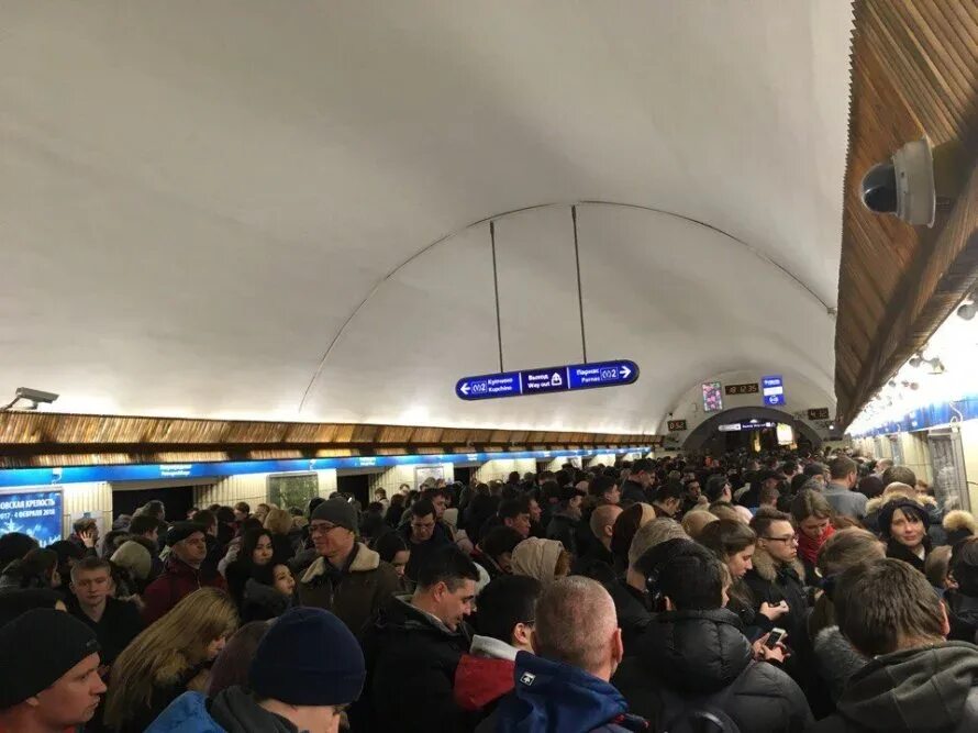 По синей ветке ехать. Синяя ветка метро. поезда на синей ветке метро спб. синяя ветка питерского метро. синяя ветка.