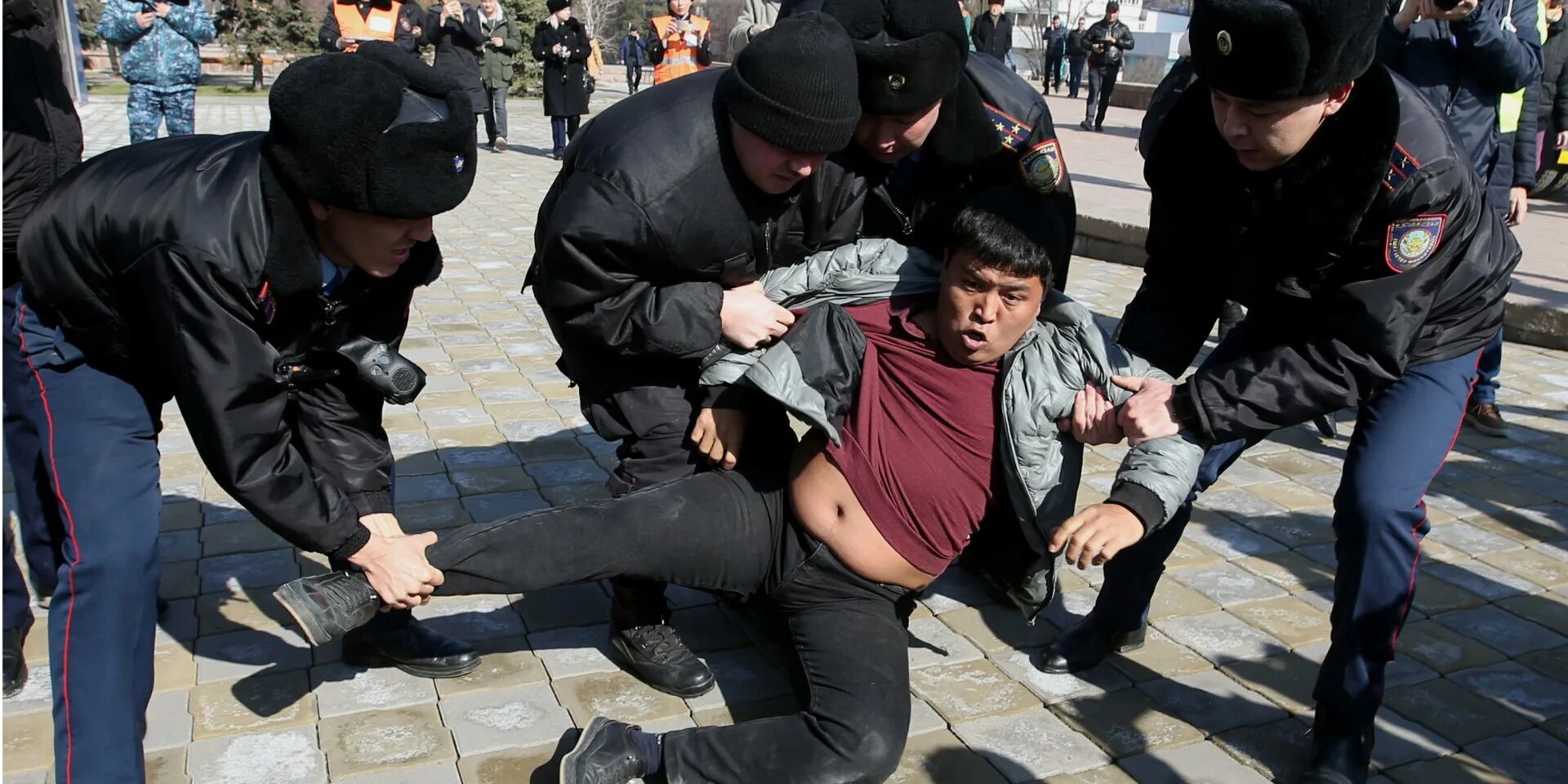 Киргизы террористы. Протесты в Казахстане. Казахи митинг. Задержания на митинге в Казахстане.