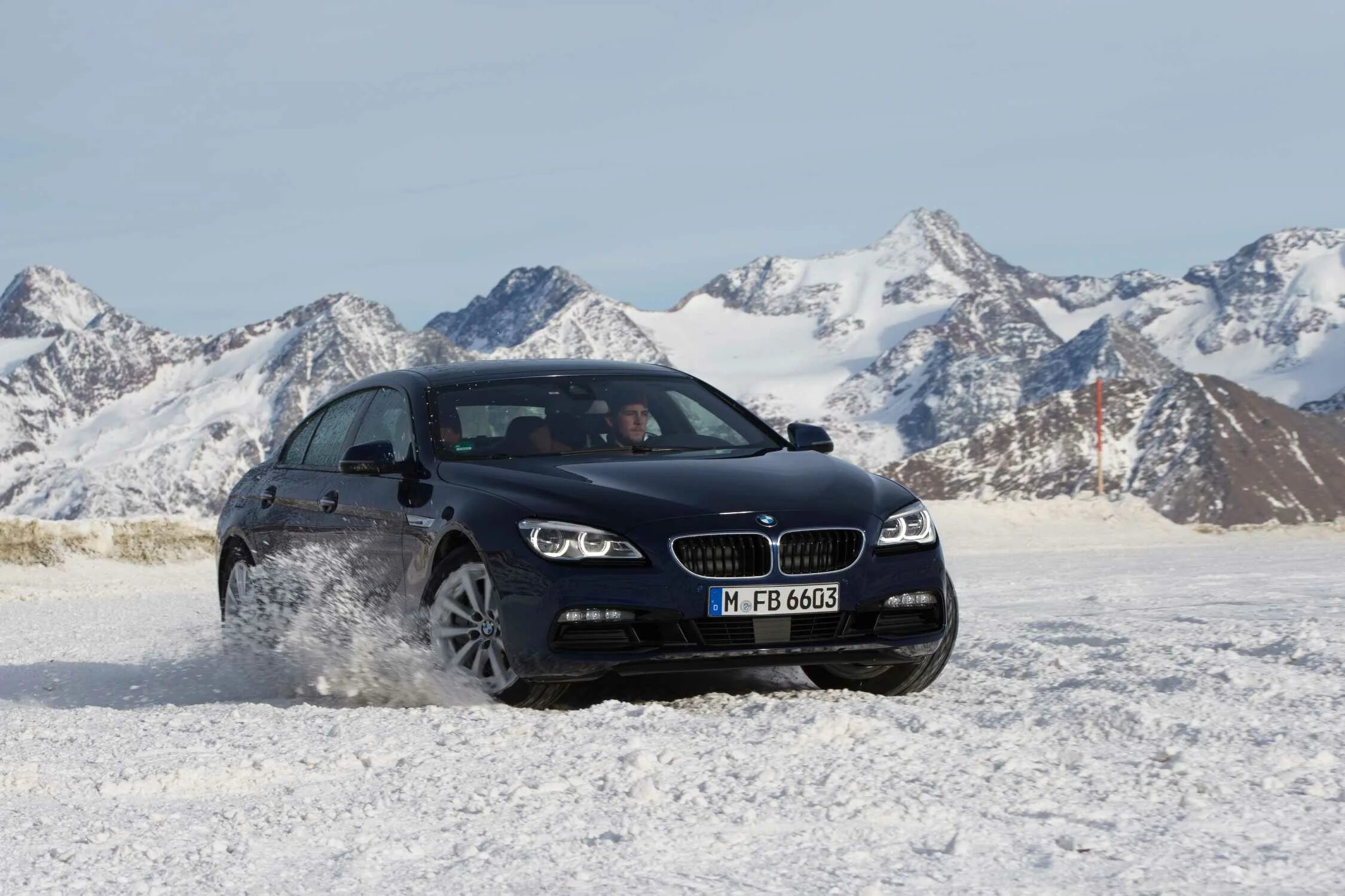 Bmw xdrive реклама кукла показывает язык. Бмв 3401 x-drive. Bmw xdrive что это. Bmw xdrive что это. Дрифт на бмв xdrive.