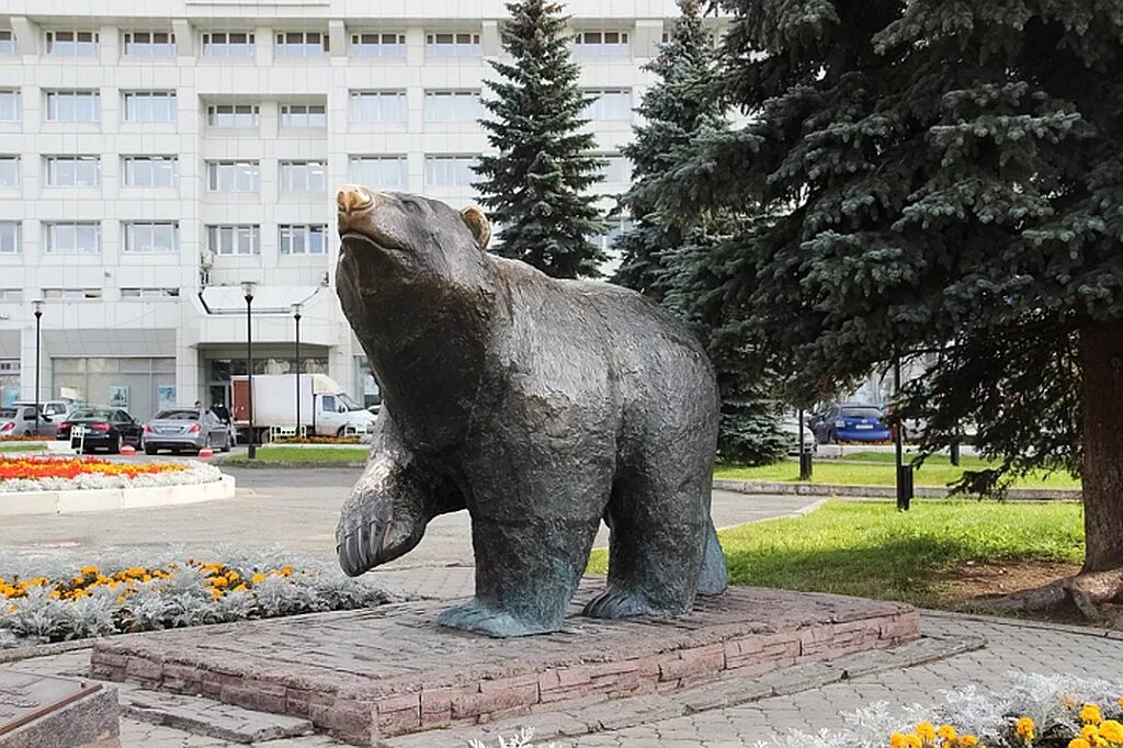 Достопримечательности Перми памятники. Памятник на набережной Пермь. Пермский медведь памятник. Достромичательности Перми. Чем знаменит пермский