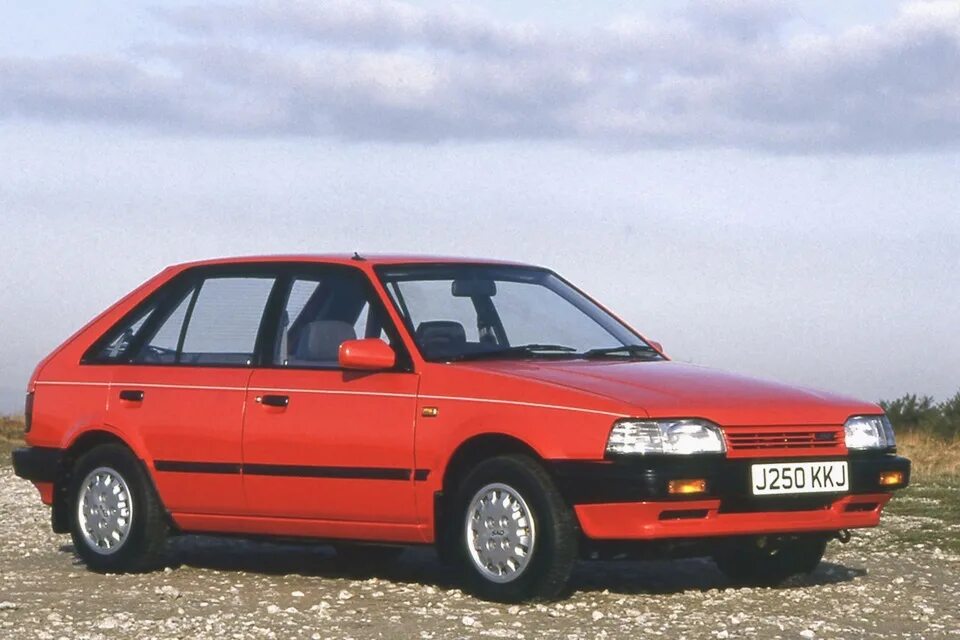 Mazda familia bf 323. Mazda 323 bf. Mazda 323 1985. Mazda 323 bf. Мазда 323 bf седан.