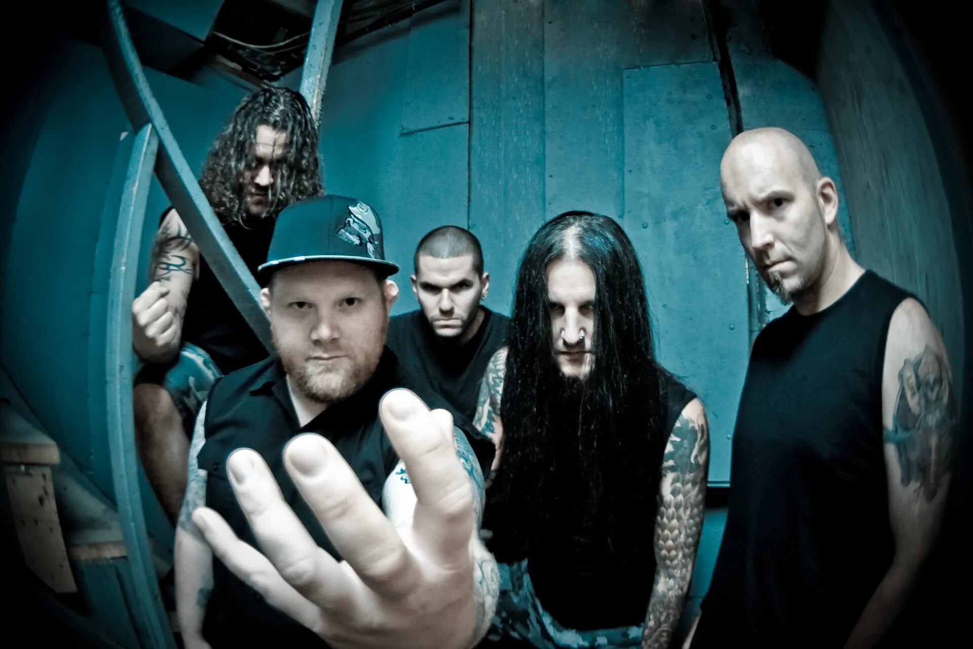 Bleeding through. Группа bleeding through. bleed the sky band. bleeding through 2025.