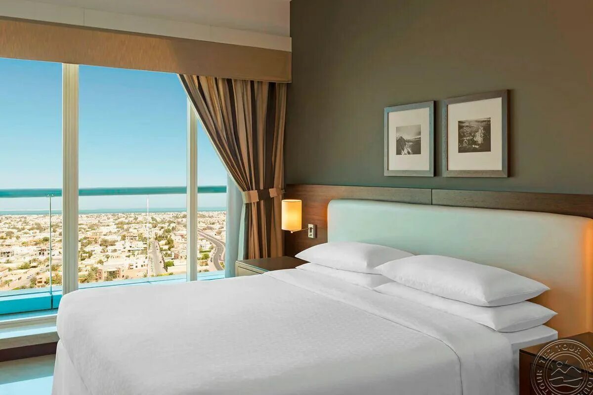 Four points by sheraton downtown. Four points by sheraton dubai. four points by sheraton dubai терраса. отели шейх зайед роуд. оаэ дубай crowne plaza dubai sheikh zayed road 5*.